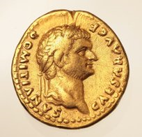 Золотая монета с изображением Домициана Флавия